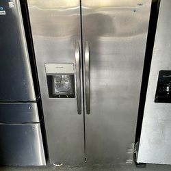 whirlpool 33” top freezer refrigerator stainless steel $650