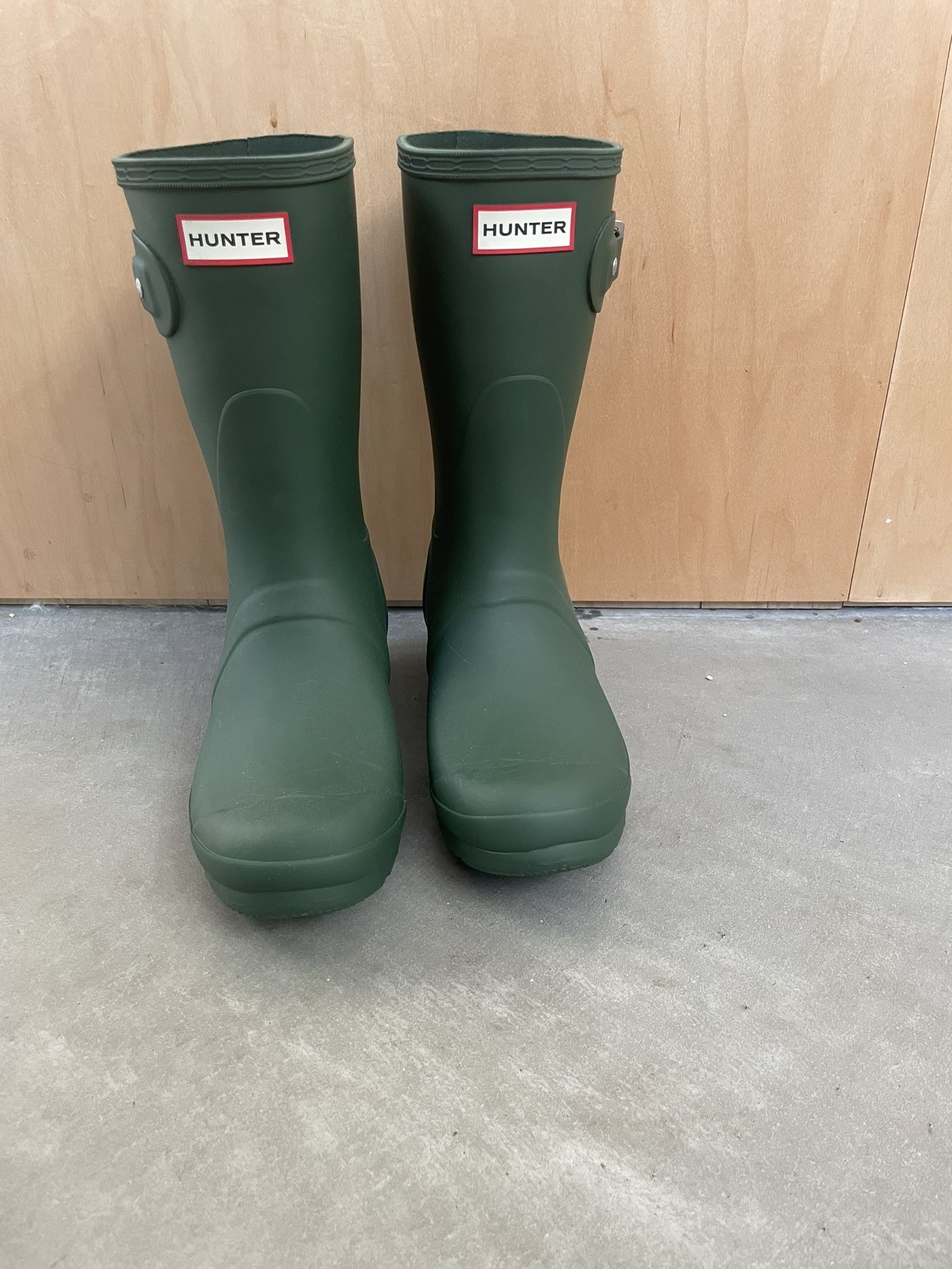 Hunter Green Mid Calf Rain Boots (Brand New) Size 8