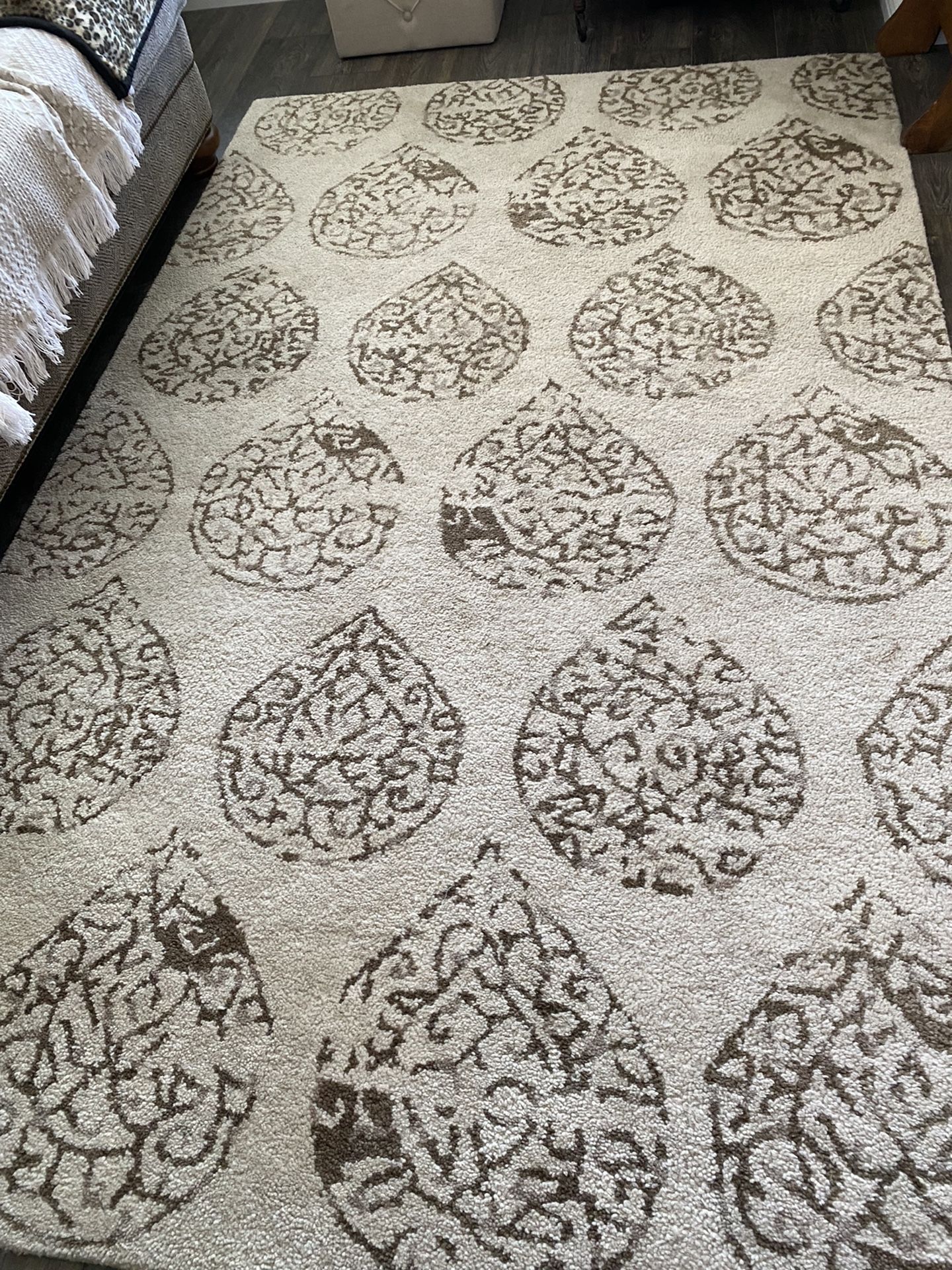 Beautiful 5x7 Wool rug