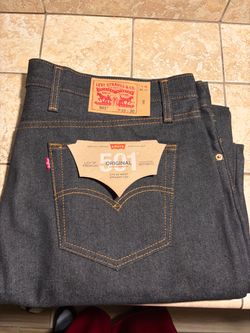 Black charcoal Levi’s 501s