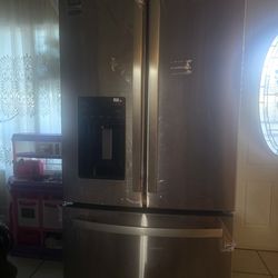 GE refrigerator- new in box-nuevo