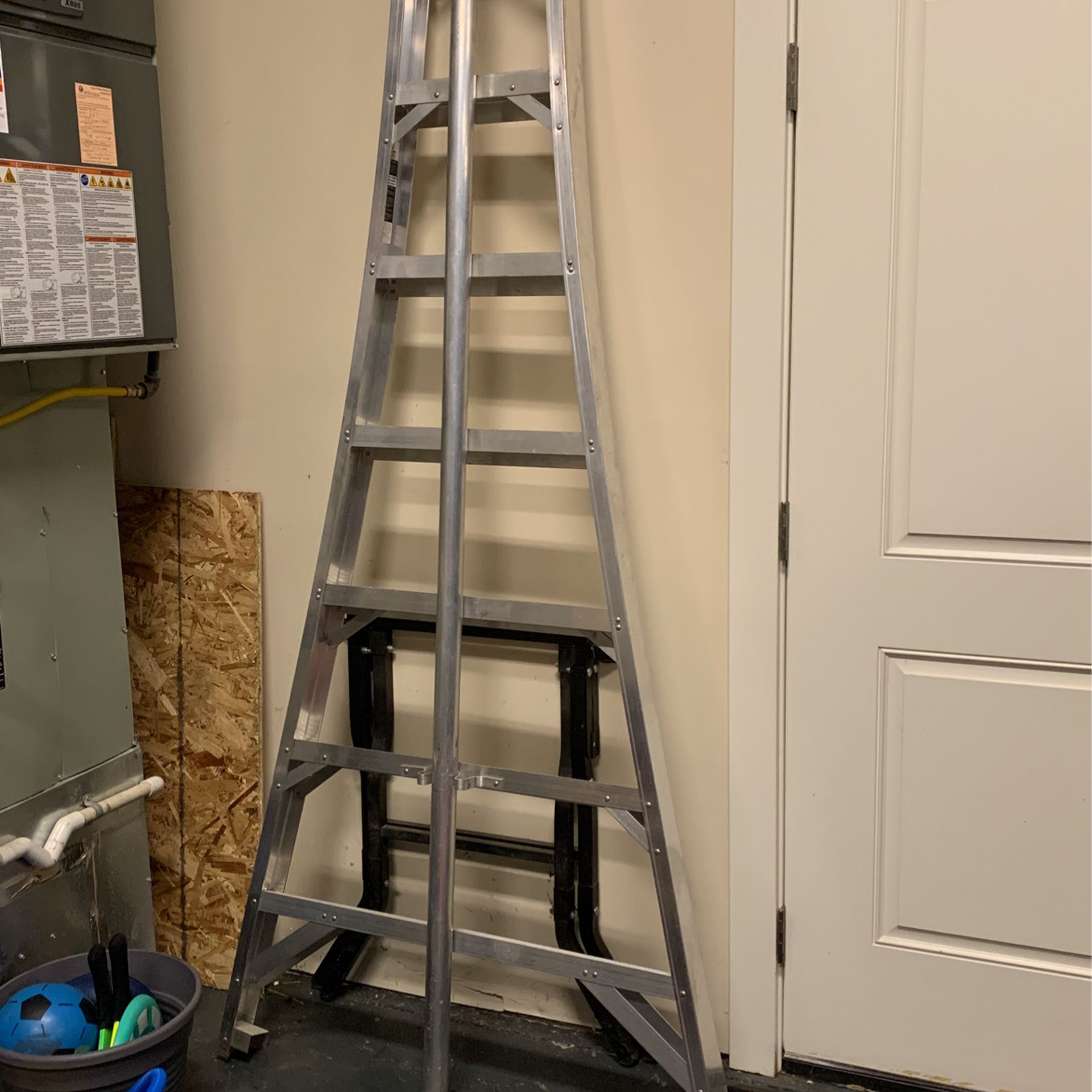 Aluminum Tripod Orchard Ladder