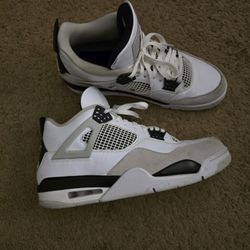 Jordan 4 Retro Miltary black 