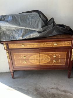 ittalian inalaid furniture