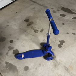 Blue Light Up Toddler Scooter 