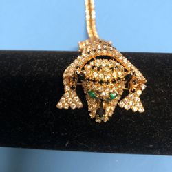 Vintage Beautiful Rhinestone  Shoulder Brooch.