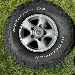 1999 Toyota Land Cruiser OEM 5x150 wheels 285/75R16 BFGoodrich tire - $700 (W. Sacramento)