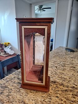Wood jewelry box