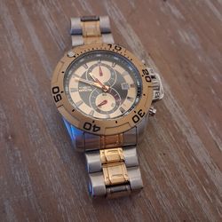 Invicta 5767 Chronograph Watch - Doesn't work (dead battery) and scratched band