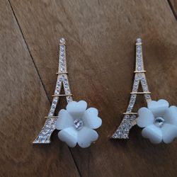 Lot Of 2 Metal Eiffel Tower Shoe Charms 