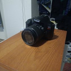 Canon EOS Rebel T6 Camera