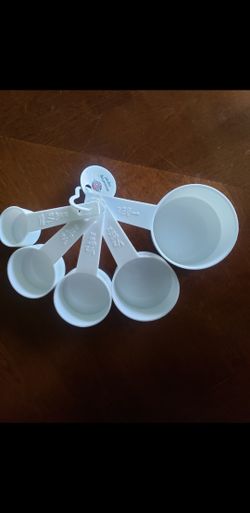 NORPRO 5-pieces plastic measuring cup set.brand new with tags.