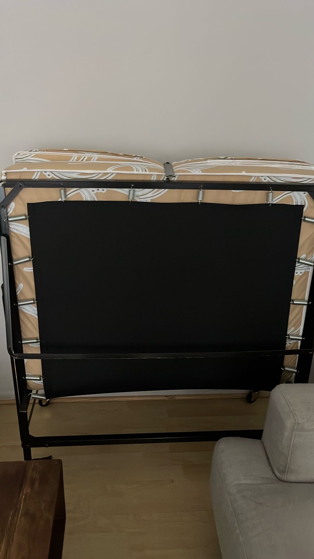 Foldable Roll Away Bed / Only Used For Two Days.