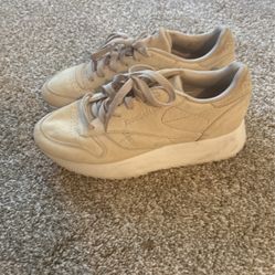 Reebok Women platform Beige 