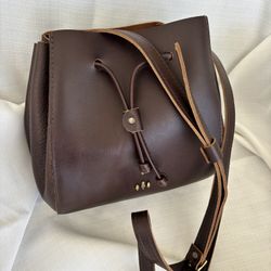 Portland Leather Nest Bucket Bag β NEW (Grizzly, Almost Perfect)