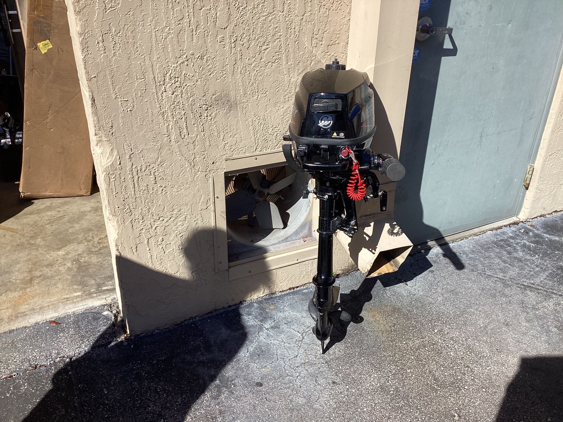 Mercury 4 Stroke Motor Engine Boat 2.5 Marine Tiller Fishing Carry Bass Outboard Gas Like New