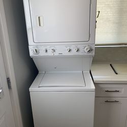 Kenmore Washer & GAS Dryer Laundry Center 