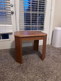 Side Table / End Table 