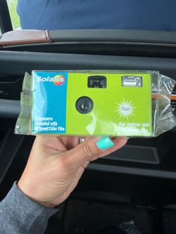 Solaris 35mm single-use disposable camera pre-loaded with 27 exposures of 800-speed color film