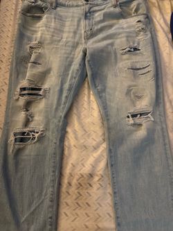 American Eagle Light Wash Distressed Denim Jeans
