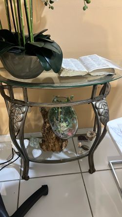 Entrance table and Flower arrangement