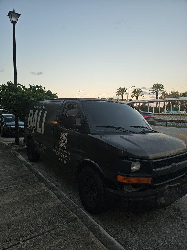 2009 Chevrolet Express Cargo Van