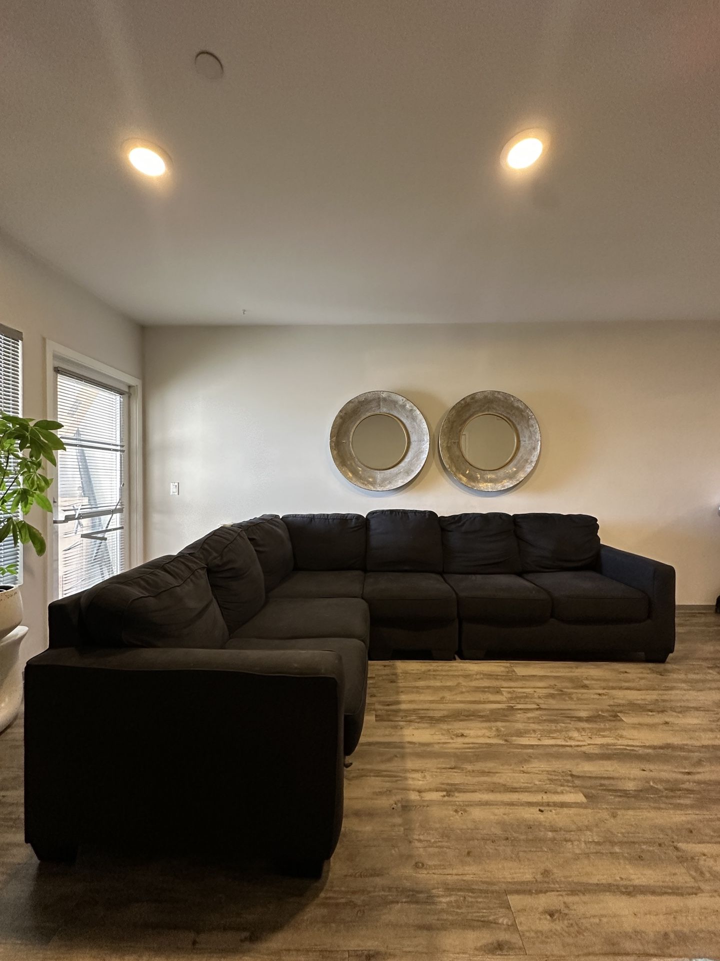 Black/Smoke Grey L-Shaped Sectional