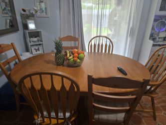 Table for sale whit 6 chairs