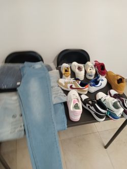 Sneakers/ Jeans