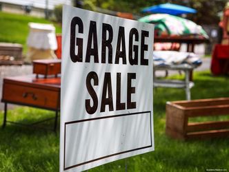 Yard - Garage Sale In Van Nuys