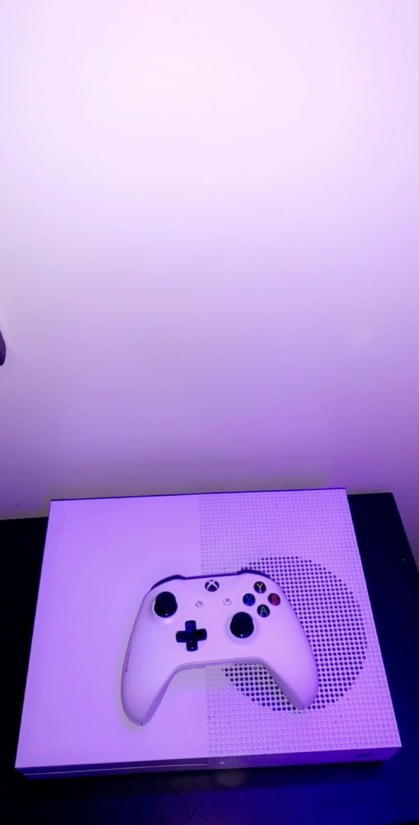 Xbox one s with controller