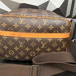 100% Authentic Louis Vuitton Reporter Bag