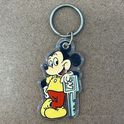  Vintage DISNEY Monogram Products “MICKEY MOUSE W/KEY” Plastic Keychain (pre-owned)