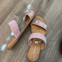 Pretty  Sandals  Size 7W.