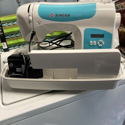 Singer Sewing Machine 