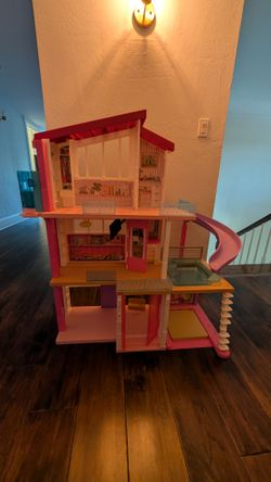 Barbie doll dream house