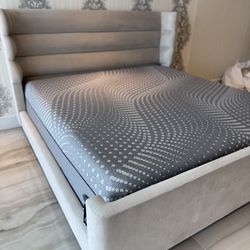 Beautiful modern king upholstered platform bed w/ winged headboard and vertical channel tufting with Sealy Mattress - Excellent Condition-