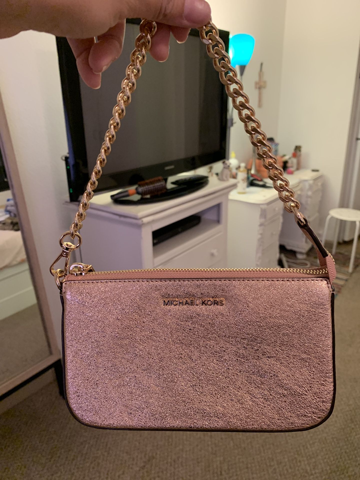 MICHAEL KORS RUBY CLUTCH CROSSBODY PURSE - BLUSH PINK WITH GOLD