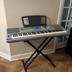 Yamaha PortableGrand DGX-230 Keyboard