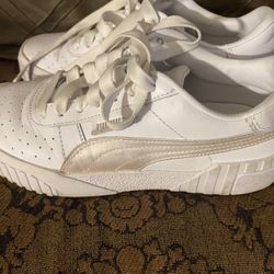 Women’s Size 6 Puma’s 