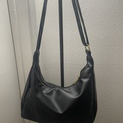 Black Shoulder Bag – Minimalist Gold Zipper Hobo Bag