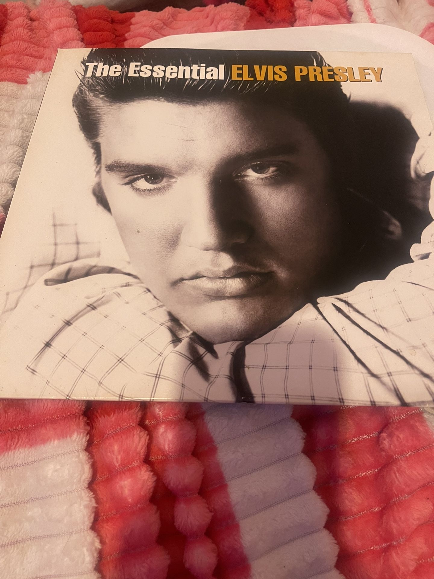 The Essential Elvis Presley Vinyl Record