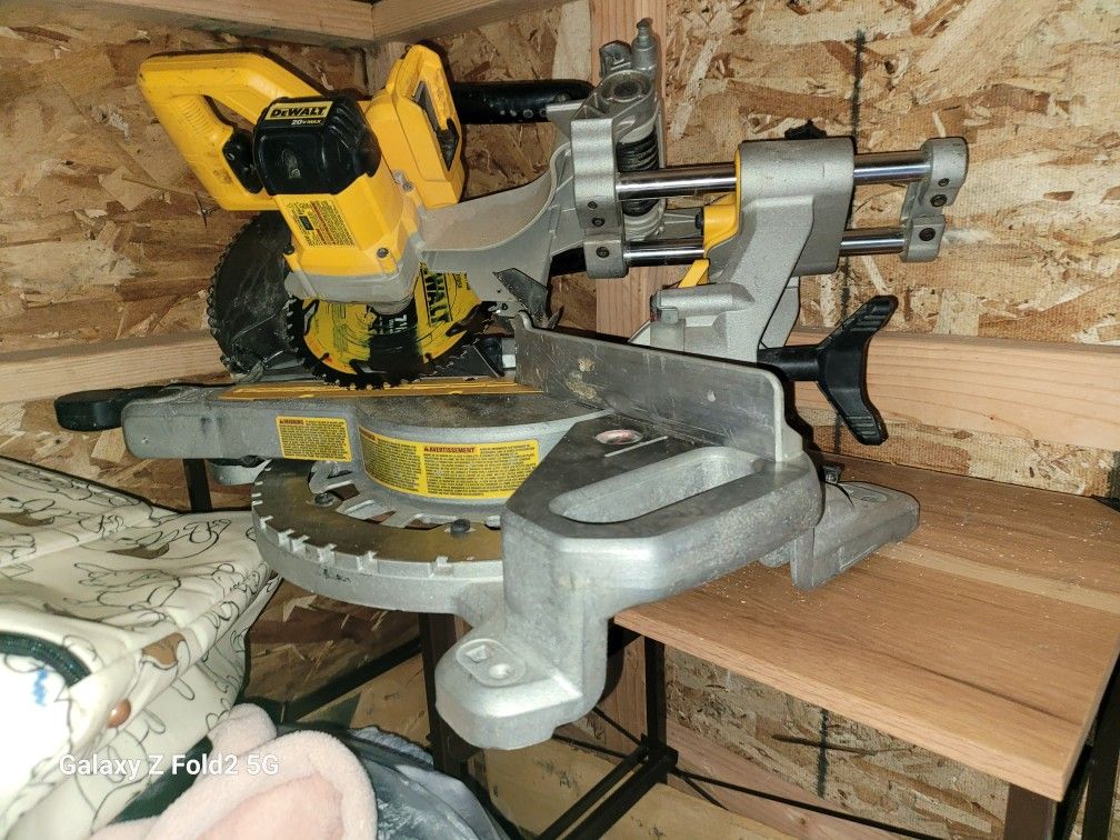 Dewalt table saw two batteries