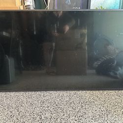 Vizio M60-D1 60in TV With Wall Mount