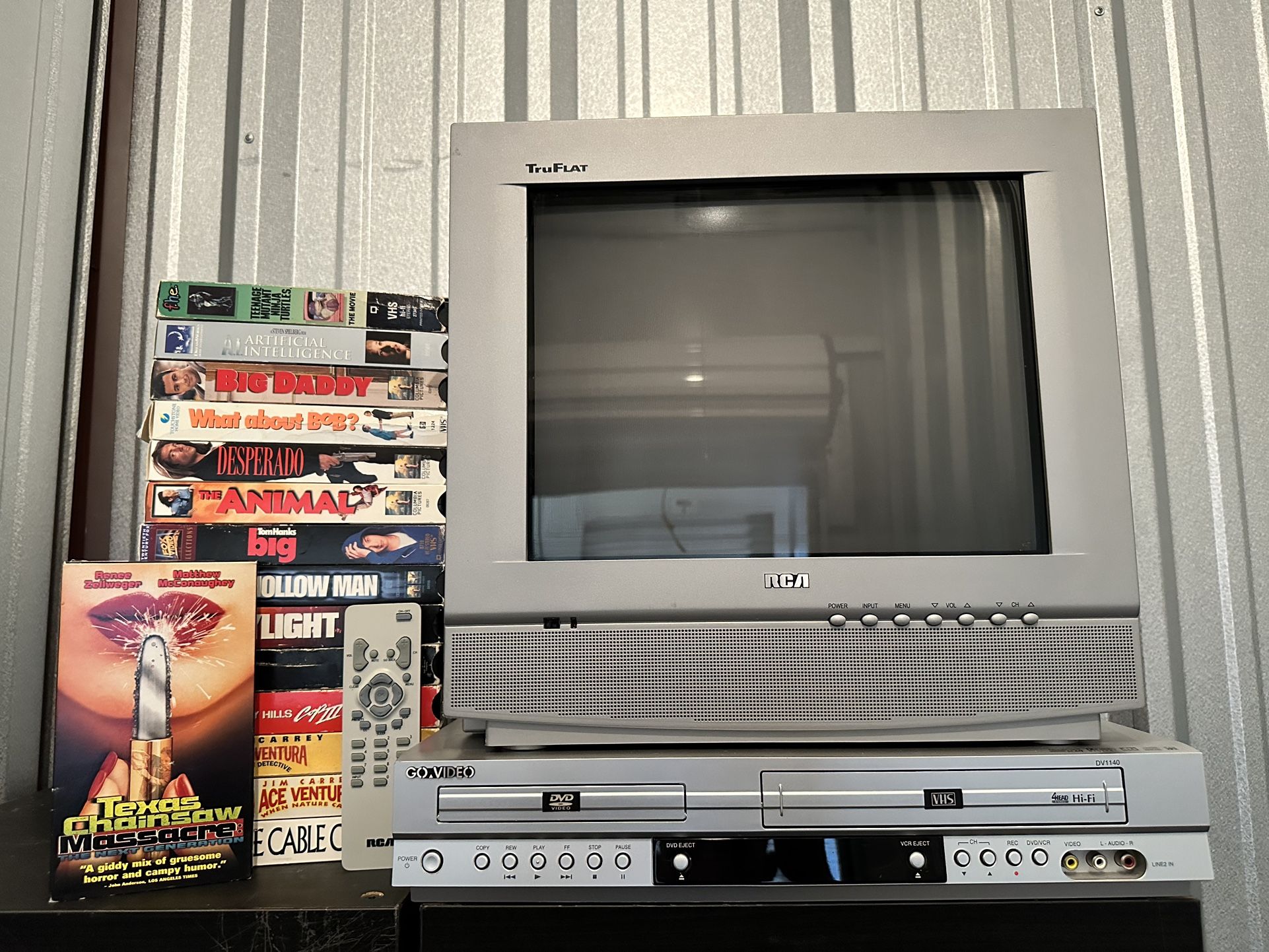 Retro CRT TV w/ Remote! VHS with Combo Player
