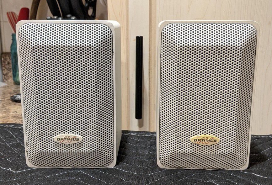 Realistic Optimus Pro 7AV Mini Speakers 