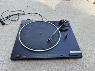 Yamaha Natural Sound Stereo Turntable TT-300U