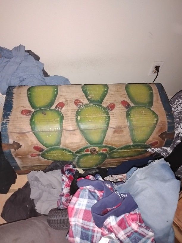 Vintage Linen/Toy Chest