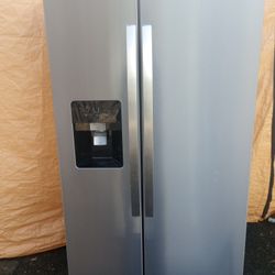 20 Cubic Foot Whirlpool Refrigerator Water And Ice In The Door 90 Day Warranty Free Delivery Vancouver Area