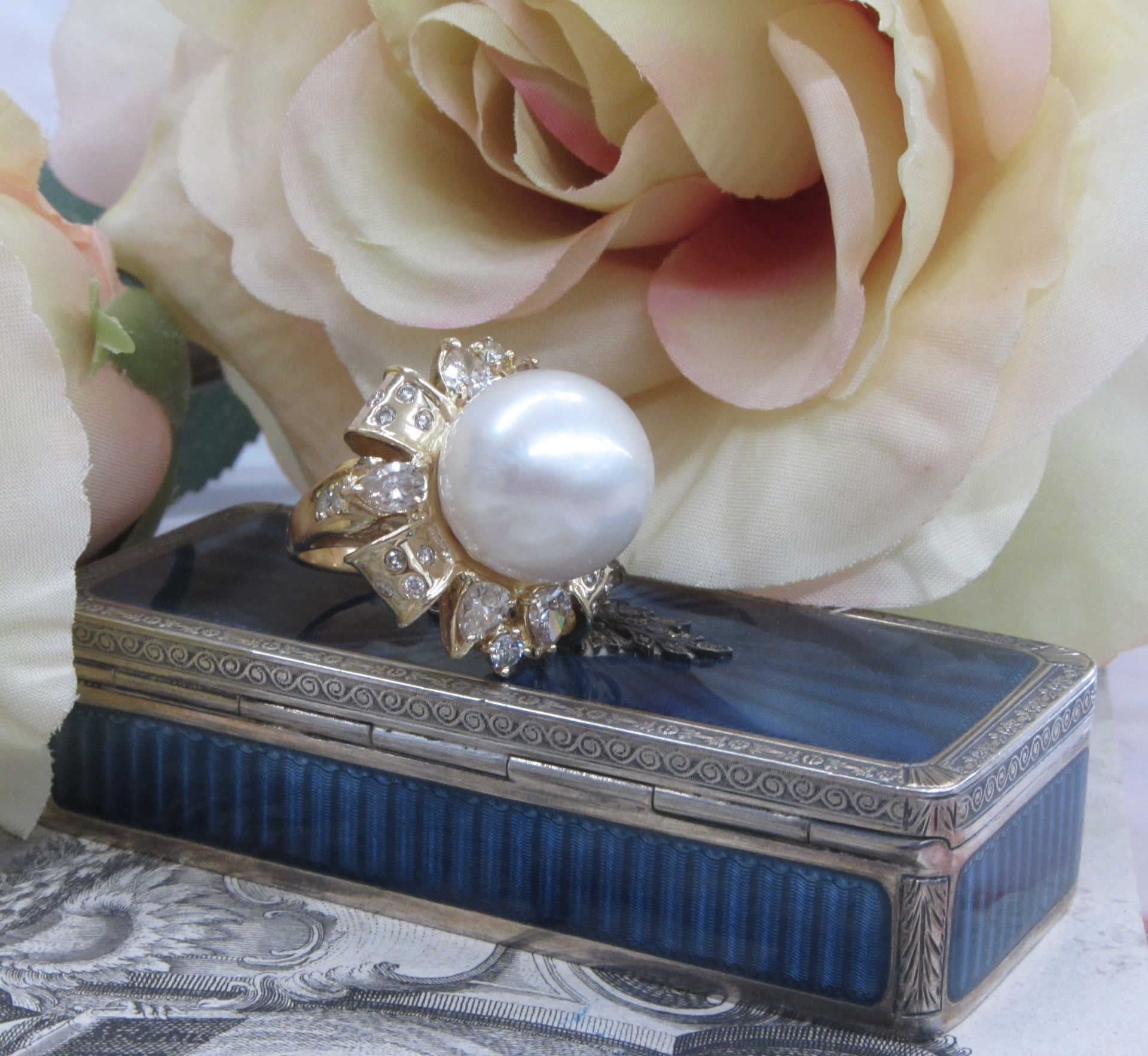 DRAMATIC! 14k yellow gold ring with faux pearl and diamonds